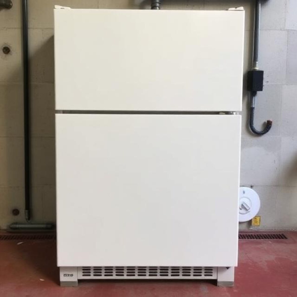 Undercounter Refrigerator, 27″